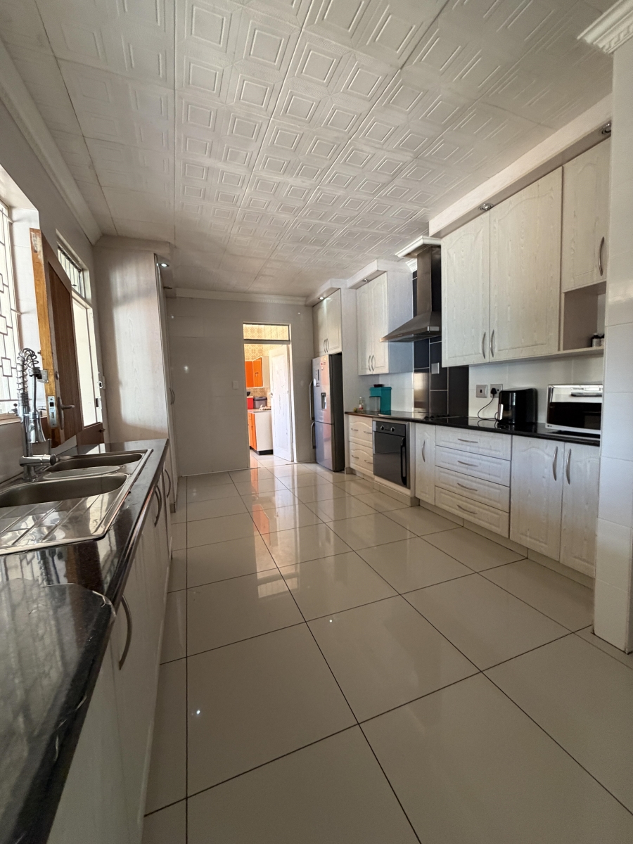 4 Bedroom Property for Sale in Mohadin North West